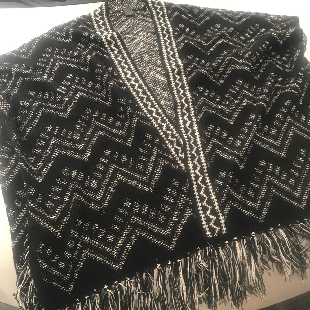 Soft Black & White Poncho